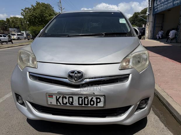 Toyota Ractis 2011 Silver