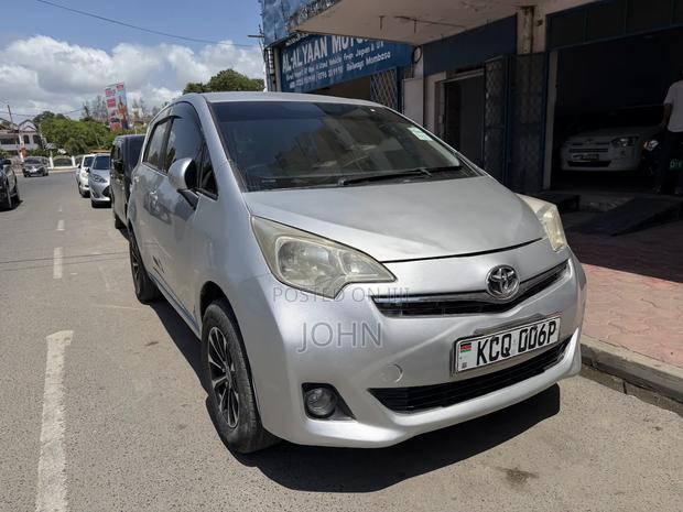 Toyota Ractis 2011 Silver