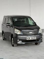 Toyota Noah 2.0 143hp FWD (8 Seater) 2013 Gray for sale