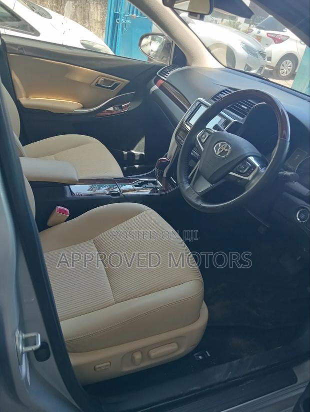 Toyota Premio 2019 Silver