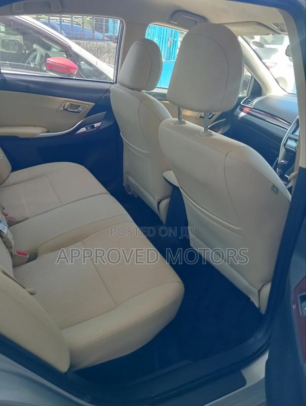 Toyota Premio 2019 Silver