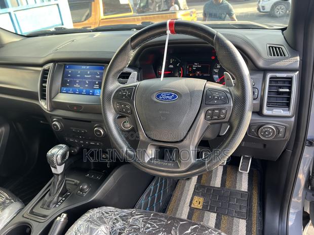 Ford Everest 2022 Gray