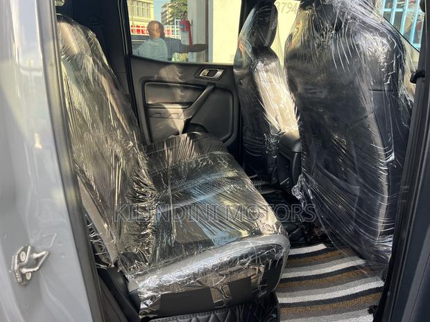 Ford Everest 2022 Gray