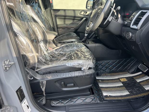 Ford Everest 2022 Gray