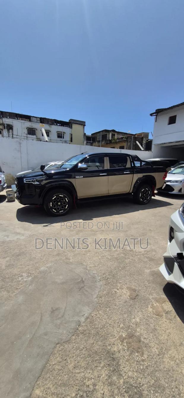 Toyota Hilux 2020 Gold