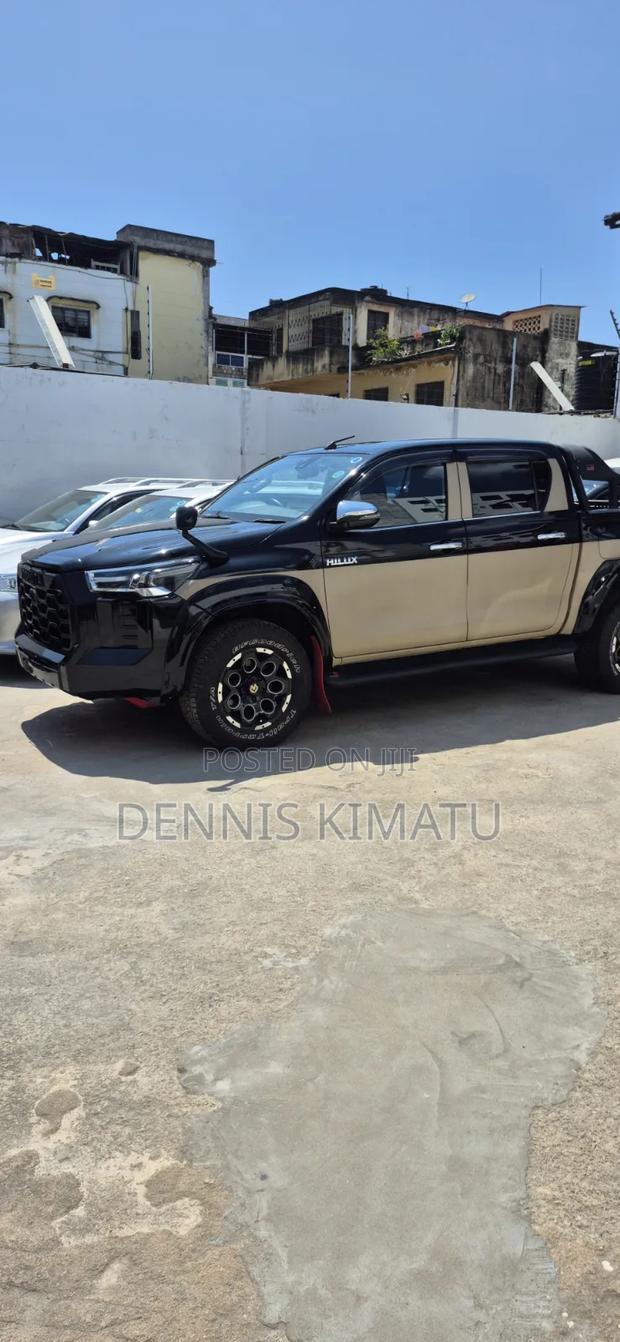 Toyota Hilux 2020 Gold
