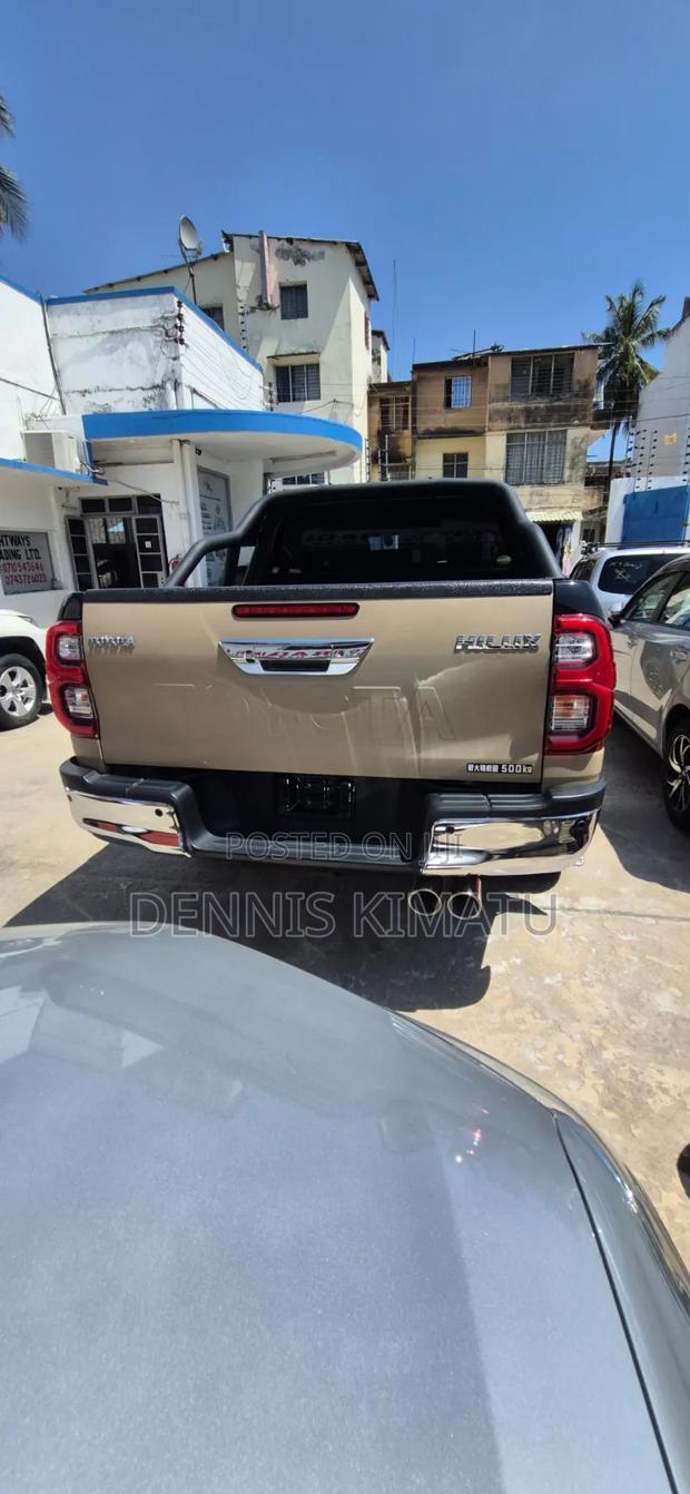 Toyota Hilux 2020 Gold
