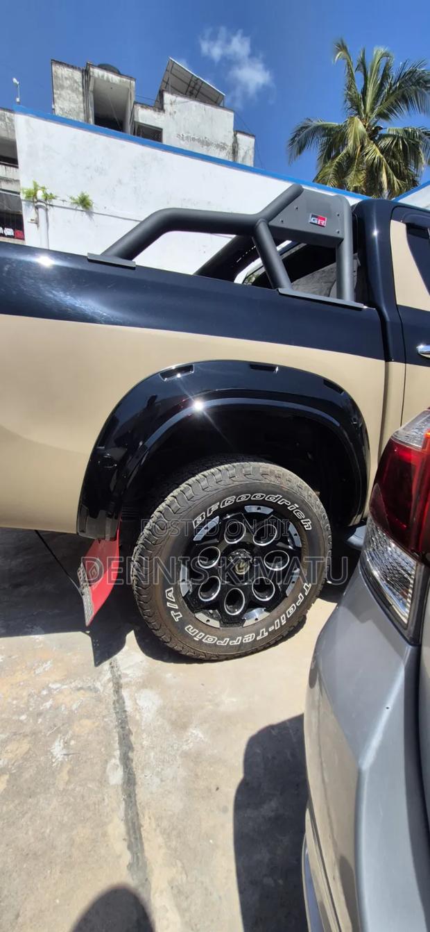 Toyota Hilux 2020 Gold