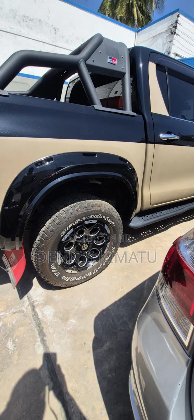 Toyota Hilux 2020 Gold
