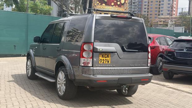 Land Rover Discovery 2010 Gray
