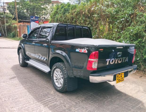 Toyota Hilux 2011 Black