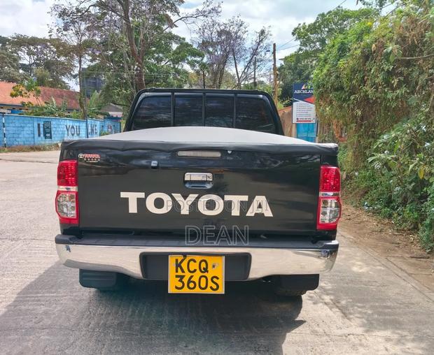 Toyota Hilux 2011 Black