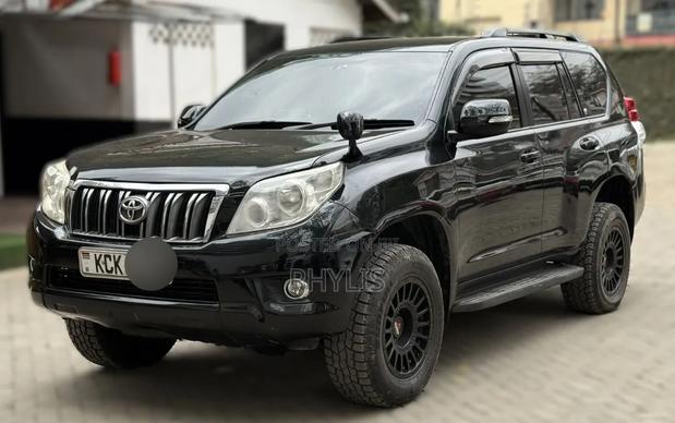 Toyota Land Cruiser Prado 2011 Black