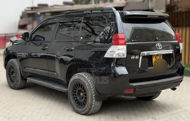 Toyota Land Cruiser Prado 2011 Black