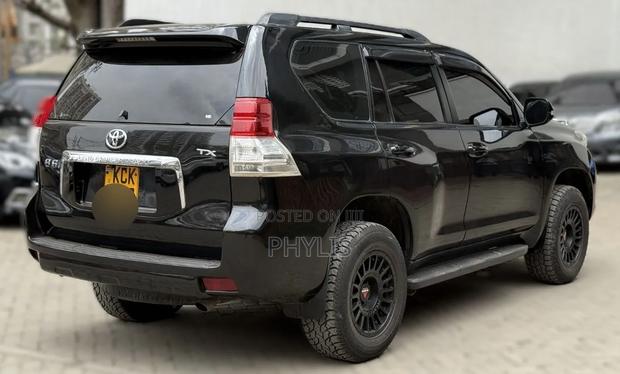 Toyota Land Cruiser Prado 2011 Black