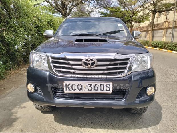 Toyota Hilux 2012 Black
