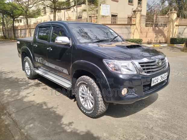 Toyota Hilux 2012 Black