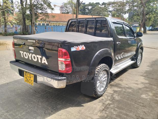 Toyota Hilux 2012 Black