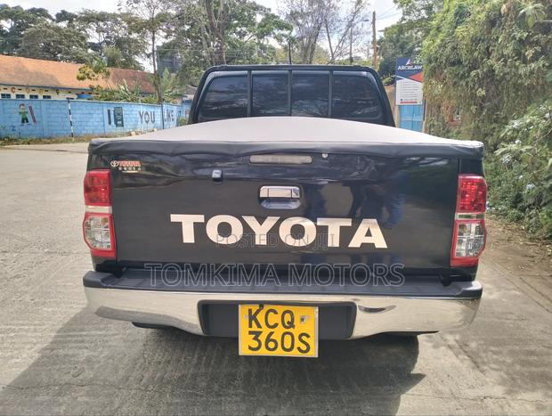 Toyota Hilux 2012 Black