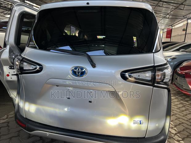 Toyota Sienta 2021
