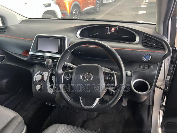 Toyota Sienta 2021