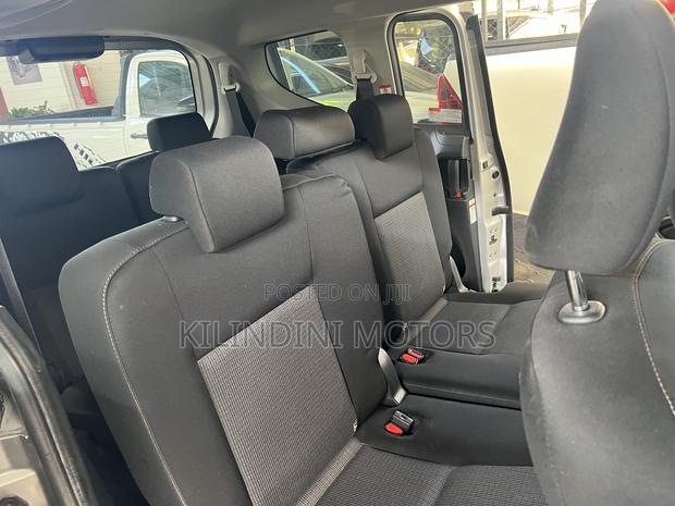 Toyota Sienta 2021