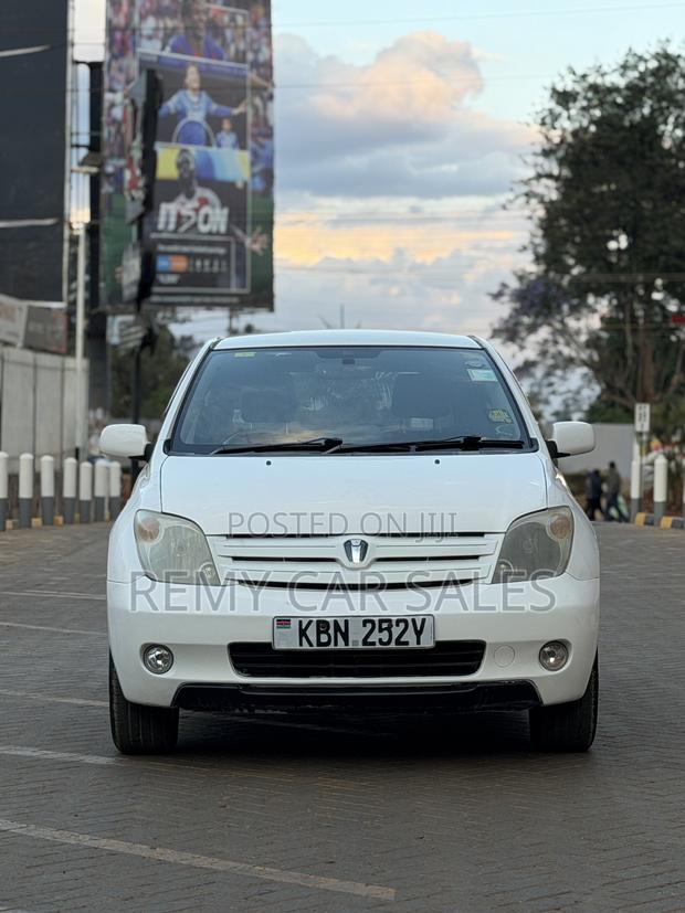 Toyota IST 2004 White