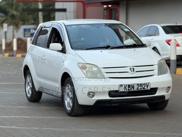 Toyota IST 2004 White