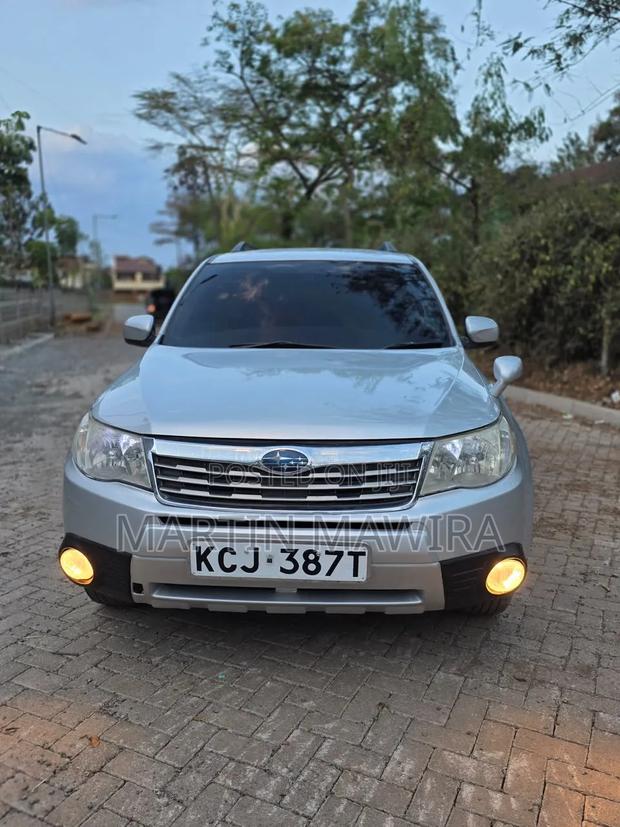 Subaru Forester 2010 Silver