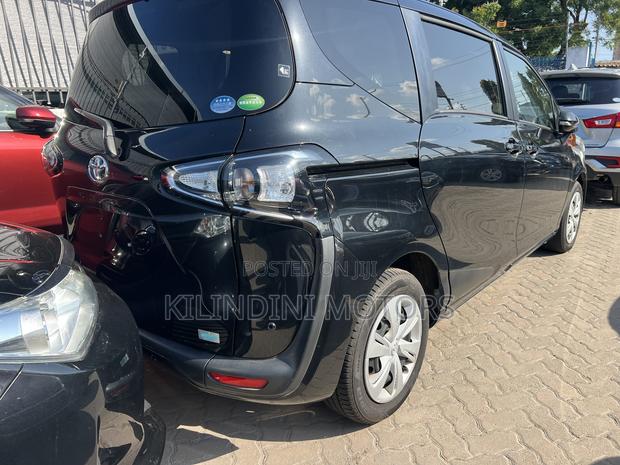 Toyota Sienta 2019