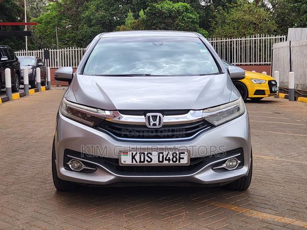 Honda Shuttle 1.5 Hybrid 2WD 2017 Silver