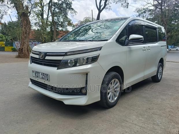 Toyota Noah 2.0 FWD (7 Seater) 2017 White