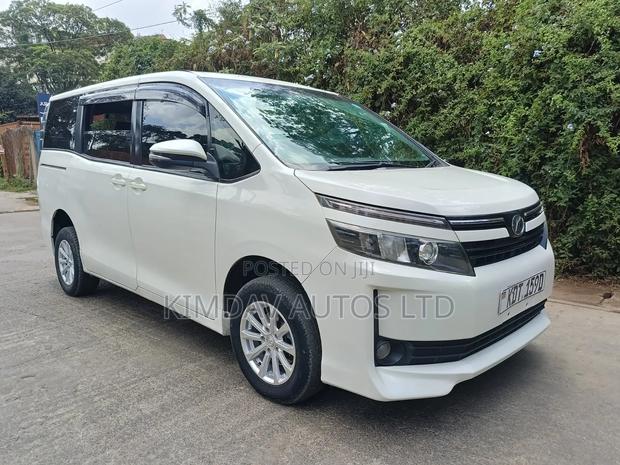 Toyota Noah 2.0 FWD (7 Seater) 2017 White