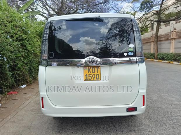 Toyota Noah 2.0 FWD (7 Seater) 2017 White