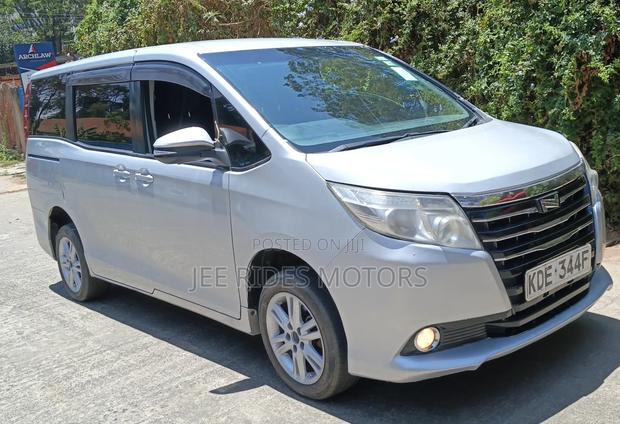 Toyota Noah 2015 Silver
