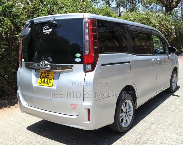 Toyota Noah 2015 Silver