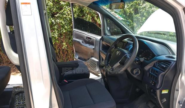 Toyota Noah 2015 Silver