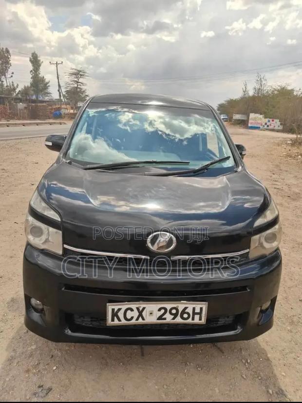 Toyota Voxy V 2WD 8-Seater 2012 Black