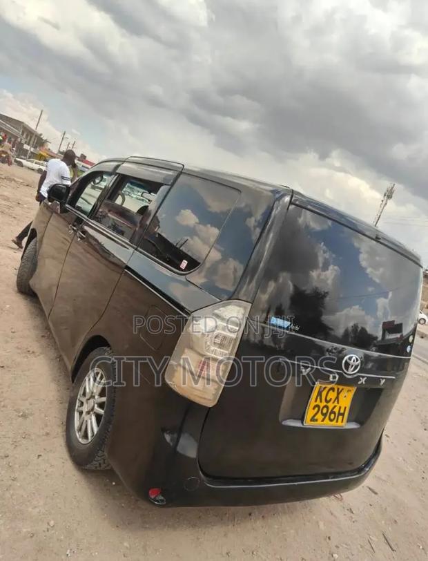 Toyota Voxy V 2WD 8-Seater 2012 Black