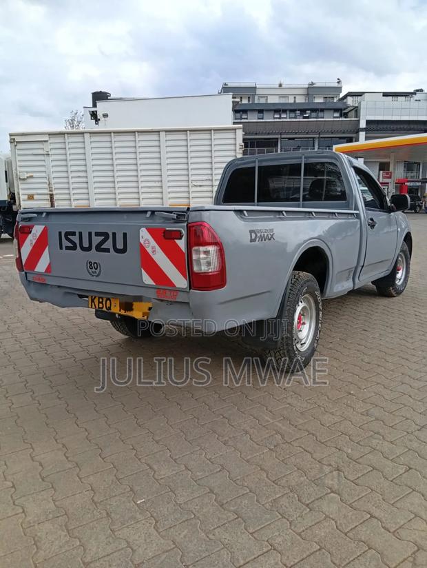 Isuzu D-MAX 2011 Silver