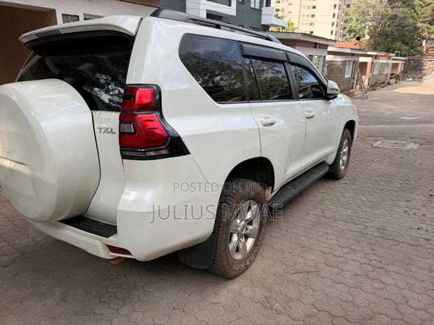 Toyota Land Cruiser Prado 2015 White