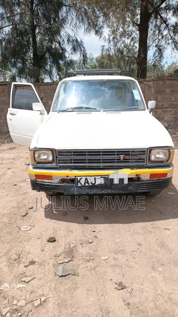 Toyota Hilux 1991 White