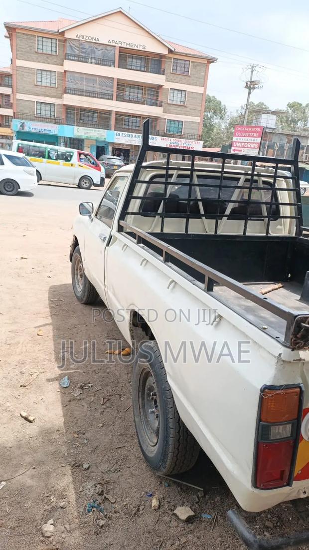 Toyota Hilux 1991 White
