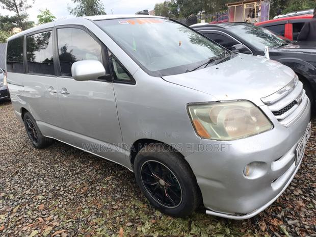 Toyota Noah 2.0 FWD (8 Seater) 2006 Silver