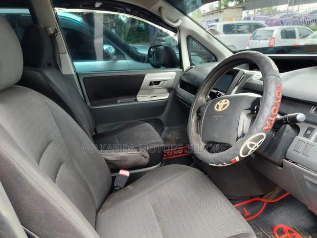 Toyota Voxy V 2WD 8-Seater 2008 Purple