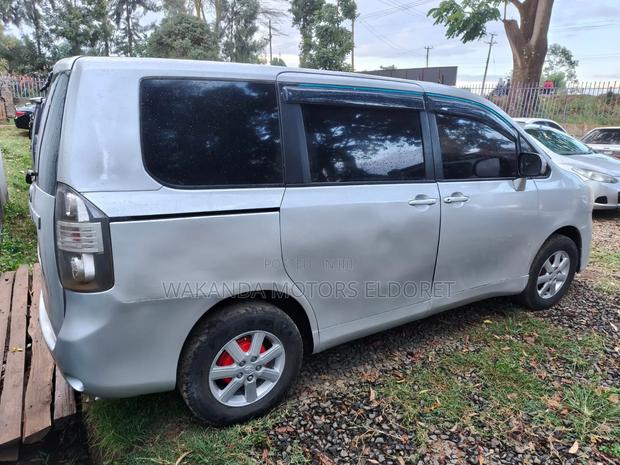 Toyota Noah 2.0 158hp FWD (8 Seater) 2008 Silver