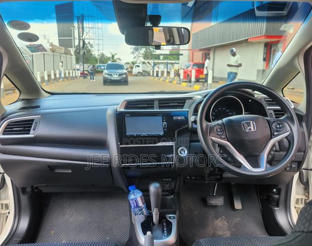 Honda Fit 2018 Off white