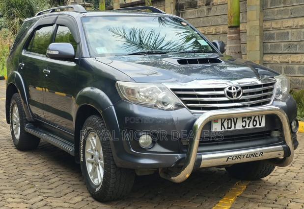 Toyota Fortuner 2.5 D AWD 2013 Gray