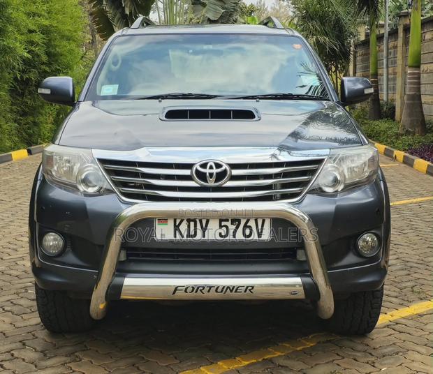Toyota Fortuner 2.5 D AWD 2013 Gray