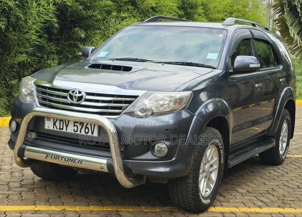 Toyota Fortuner 2.5 D AWD 2013 Gray